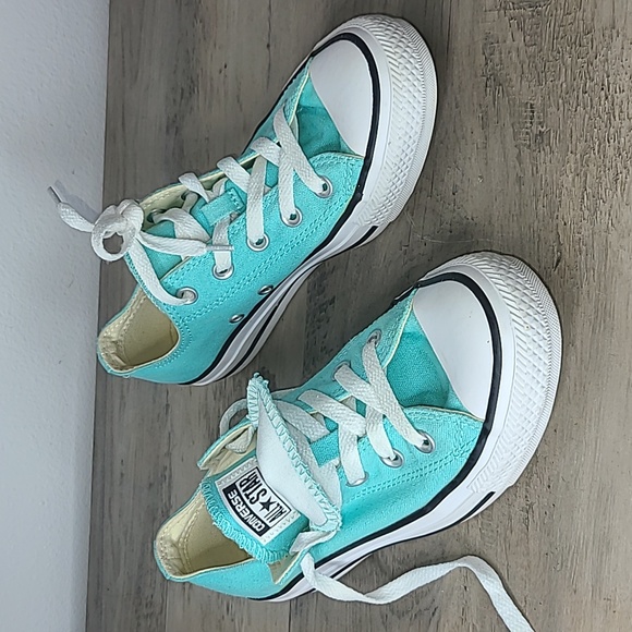 Converse Shoes - 💥CLOSET LIQUIDATION💥Converse Sneakers